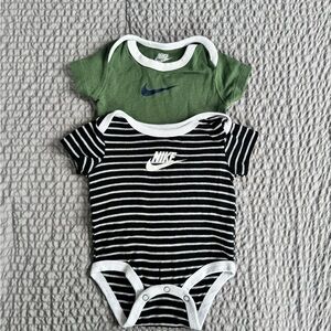 ⚠️2 Nike Baby Bodysuit